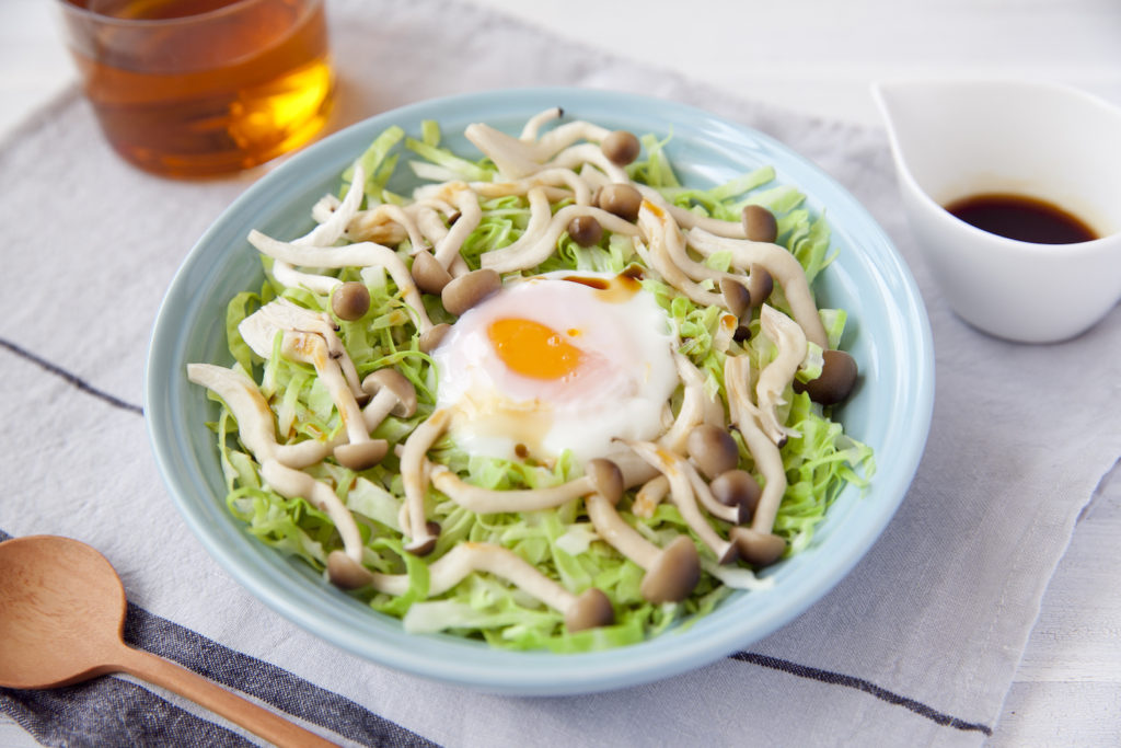 【糖質控えめ】朝ごはんに!レンジでつくる巣ごもり卵ごはん