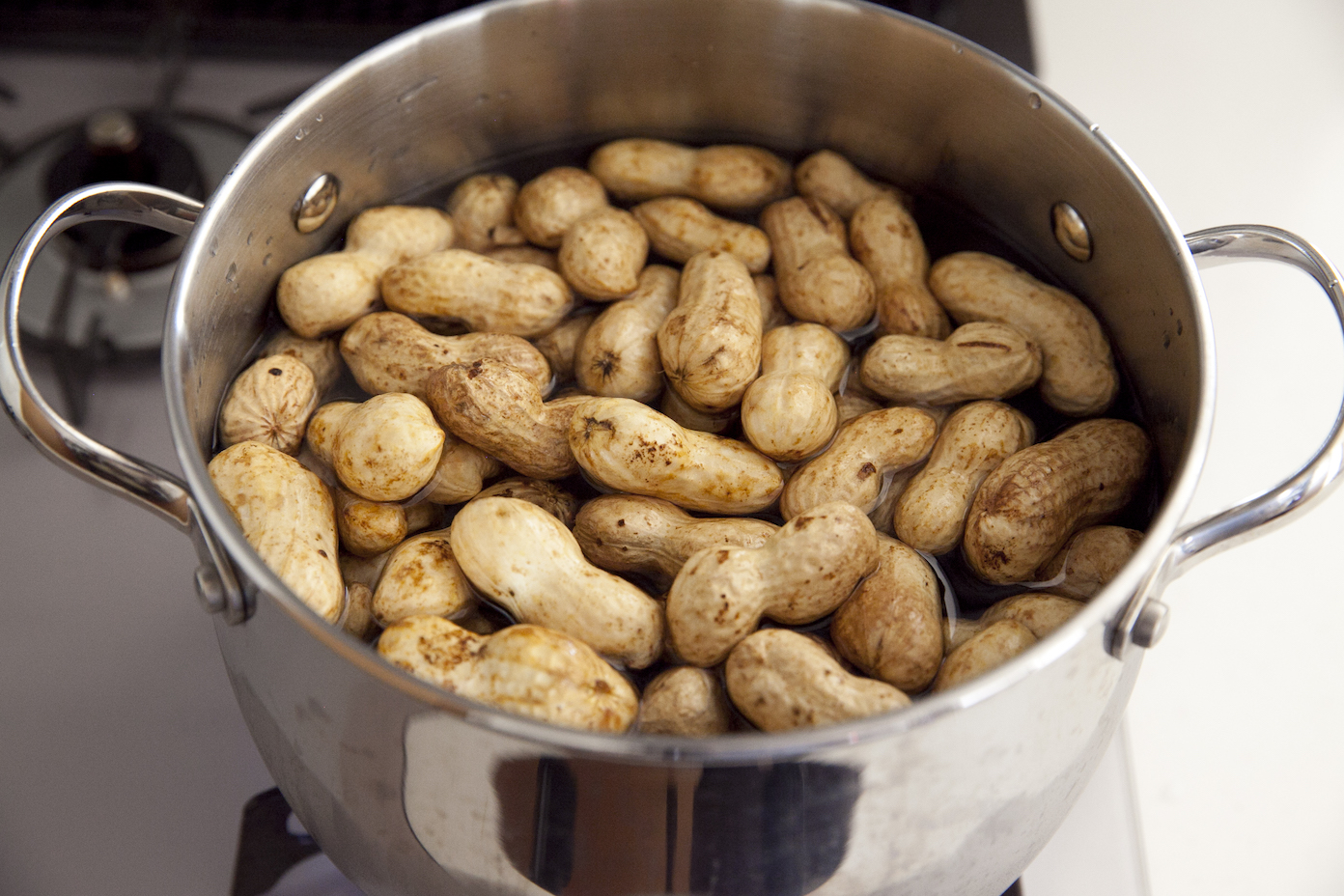 生落花生の茹で方 生落花生の塩茹で のレシピ 作り方 ふたりごはん