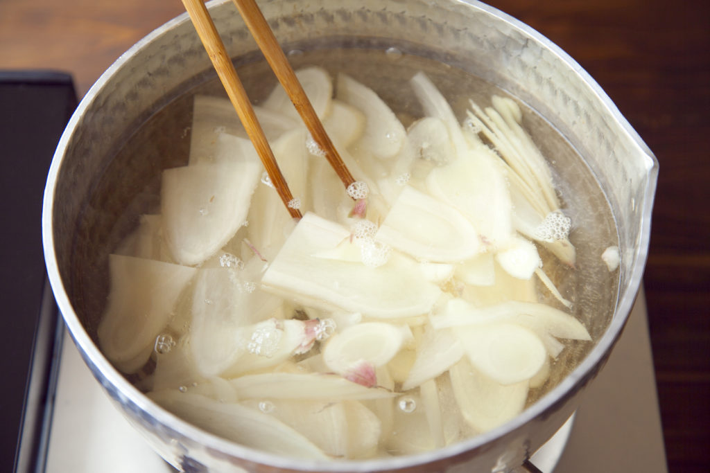 新生姜の甘酢漬け(ガリ)のレシピ - 榎本美沙のレシピサイト「ふたりごはん」発酵食品、季節料理のレシピ