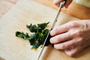 しらすとわかめの梅おにぎりのレシピ・作り方