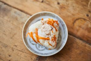 たらことにんじんのおにぎりのレシピ・作り方