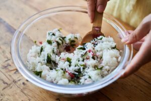 しらすとわかめの梅おにぎりのレシピ・作り方