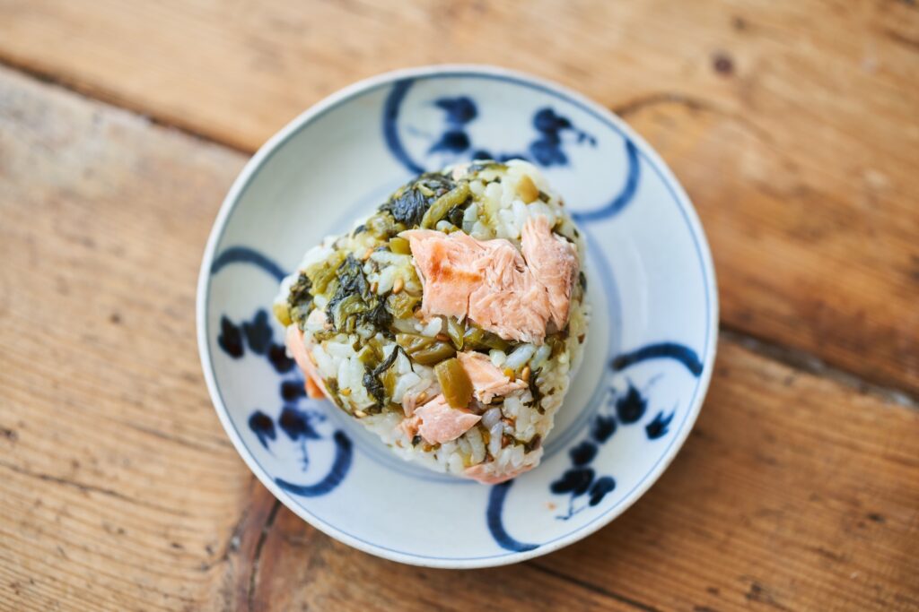 鮭と高菜のおにぎりのレシピ・作り方